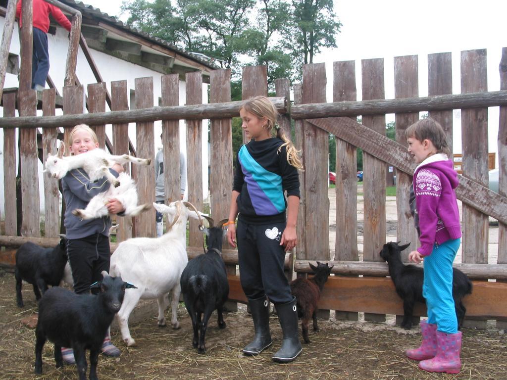 Willa Zoopark Zelcin Mělník Zewnętrze zdjęcie