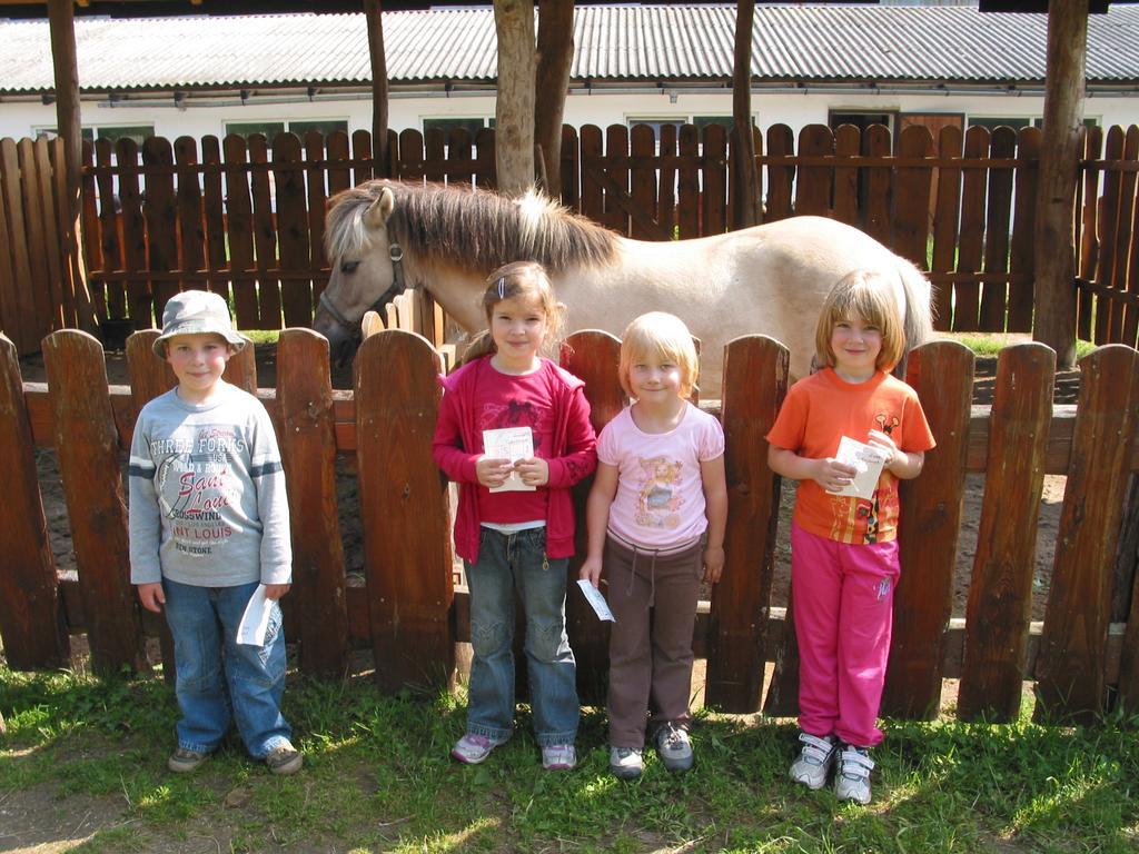 Willa Zoopark Zelcin Mělník Zewnętrze zdjęcie
