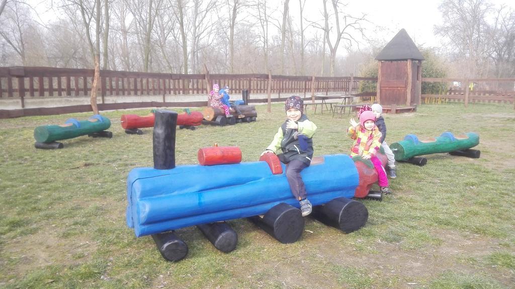 Willa Zoopark Zelcin Mělník Zewnętrze zdjęcie