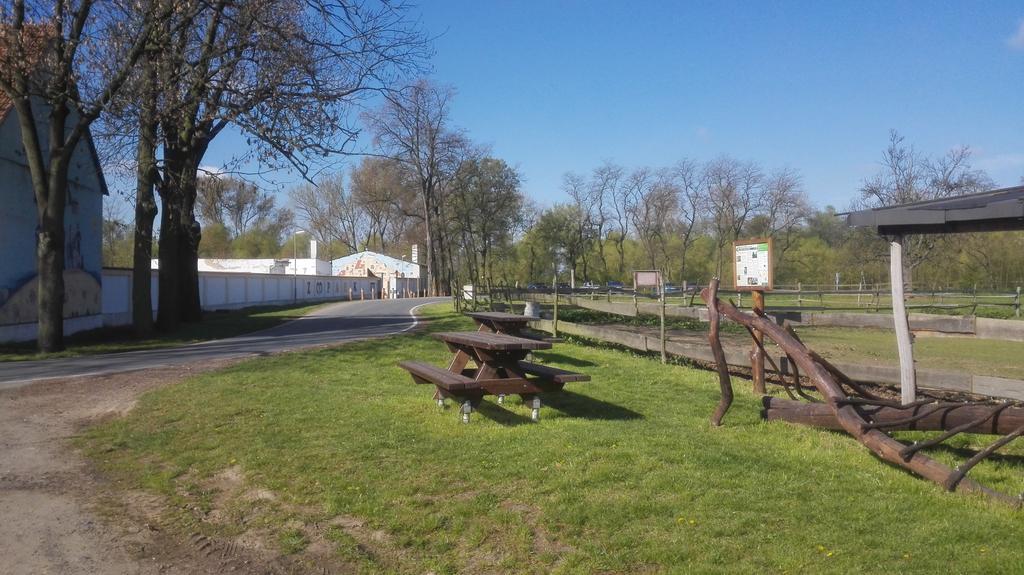 Willa Zoopark Zelcin Mělník Zewnętrze zdjęcie