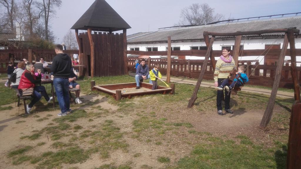 Willa Zoopark Zelcin Mělník Zewnętrze zdjęcie