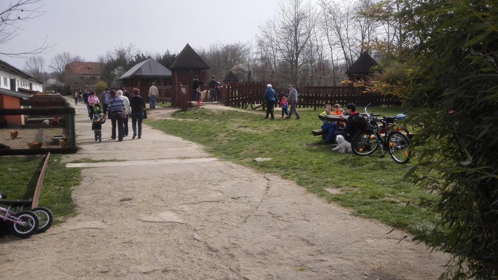 Willa Zoopark Zelcin Mělník Zewnętrze zdjęcie
