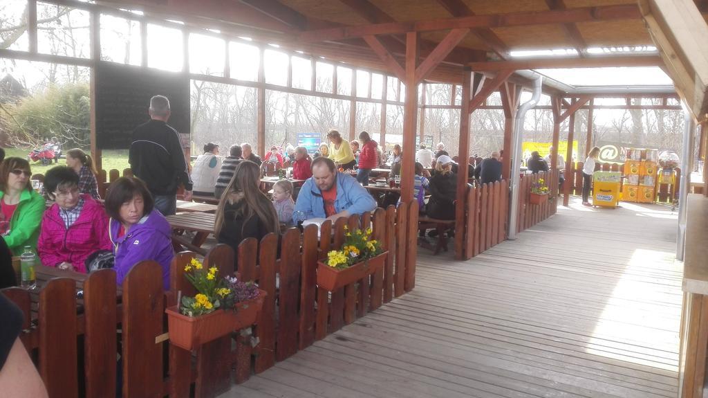 Willa Zoopark Zelcin Mělník Zewnętrze zdjęcie