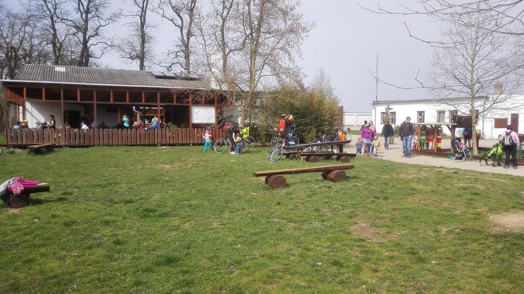 Willa Zoopark Zelcin Mělník Zewnętrze zdjęcie